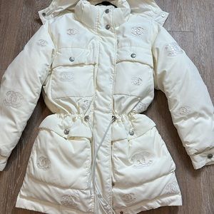 CHANEL 2021 Coat Jacket CC Logo White Padded Down Puffer Hooded size 36